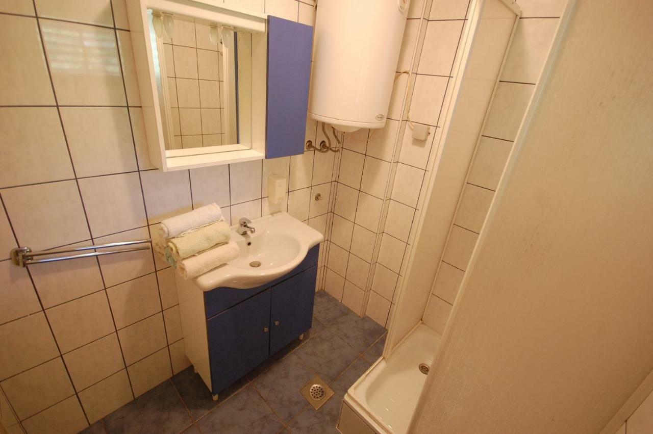 Apartments Juric By El-Pi Tours Нівице Екстер'єр фото