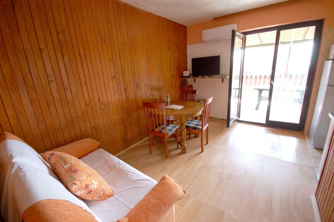 Apartments Juric By El-Pi Tours Нівице Екстер'єр фото