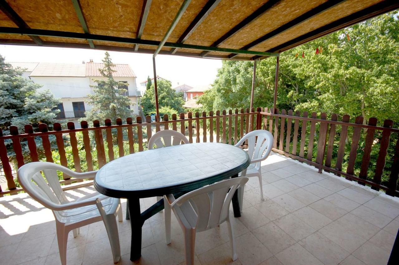 Apartments Juric By El-Pi Tours Нівице Екстер'єр фото